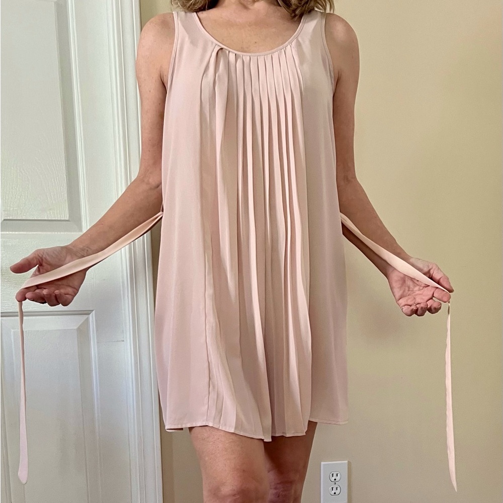 Forever 21 summer peach pleated dress with belt size M